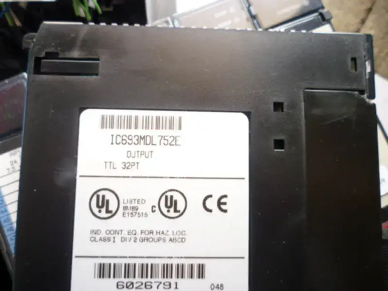 GE Fanuc PLC 90-30 series IC693MDL752E