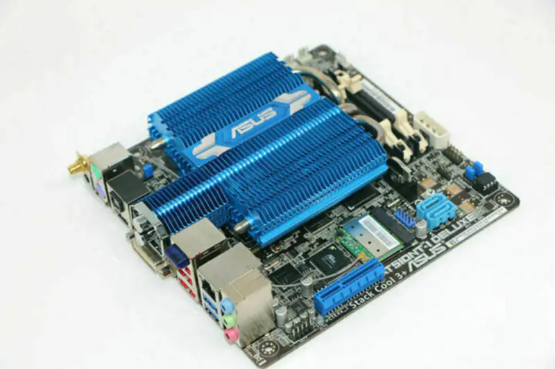Asus AT5IONT-IDELUXE motherboard