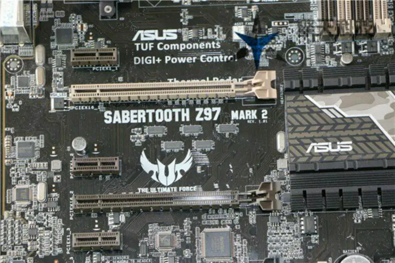Asus SABERTOOTHZ97 motherboard