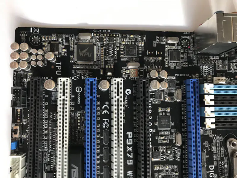 Asus P9X79WS motherboard