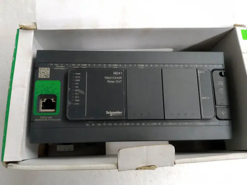 SCHNEIDER TM241CE40R logic controller