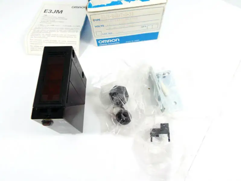 OMRON E3JM-R4R4T-G-33 Photoelectric Sensor