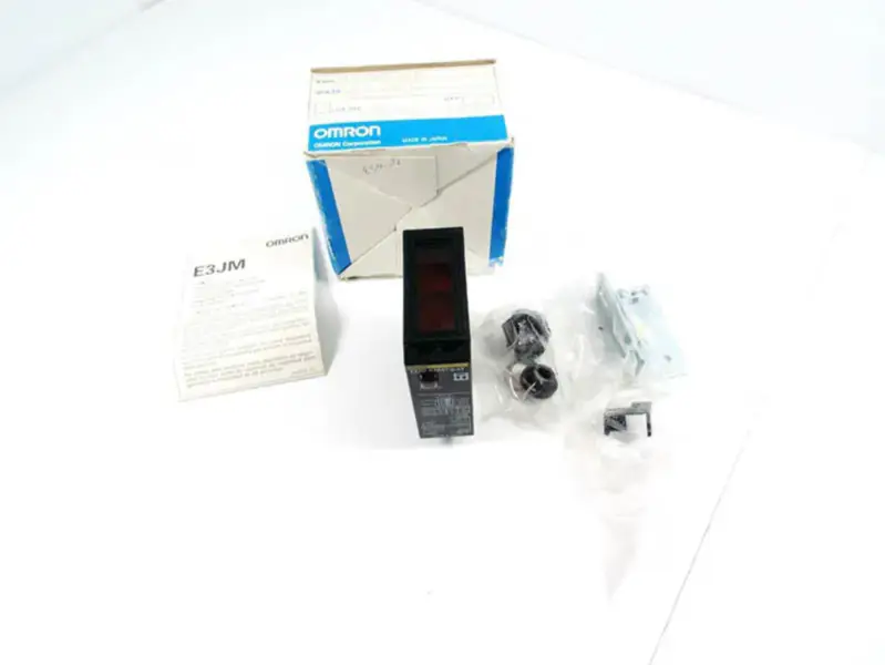 OMRON E3JM-R4R4T-G-33 Photoelectric Sensor