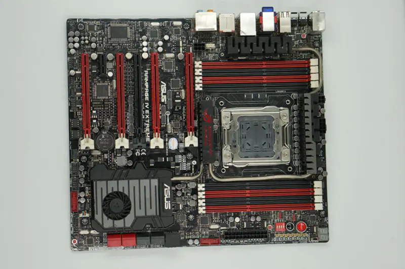 ASUS RAMPAGE IV EXTREME Motherboard