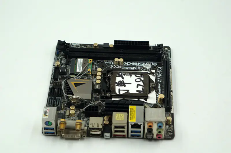 Asrock Z77E-ITX motherboard Z77 LGA1155 Mini-ITX